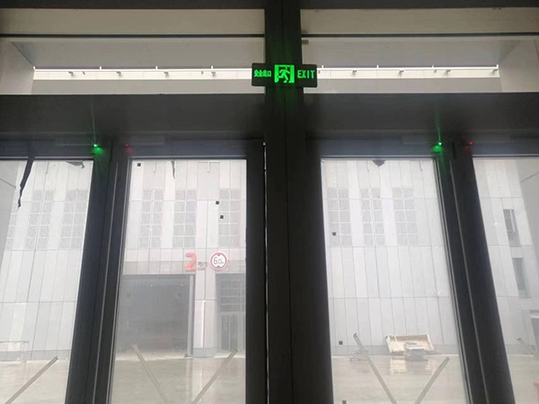 集中控制智能疏散系統是如何工作的基本原理是什么？