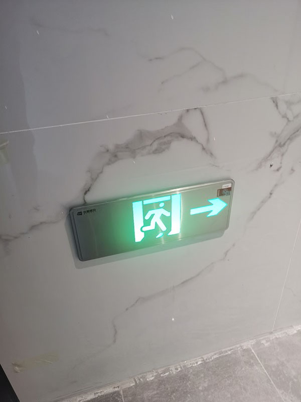 應(yīng)急疏散系統(tǒng)在復(fù)雜建筑結(jié)構(gòu)中的適用性如何？