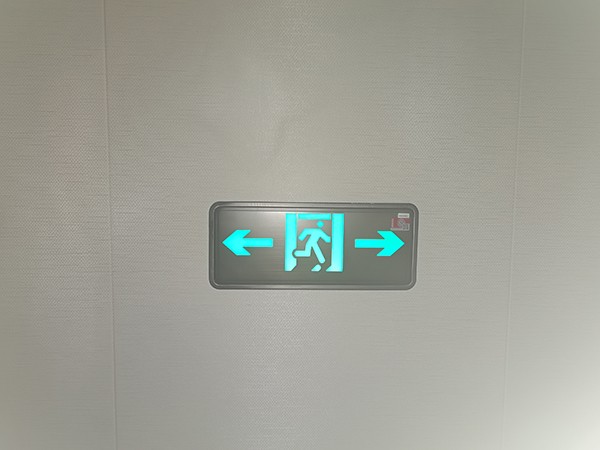 在大型商場中，集中控制智能疏散的優(yōu)勢何在？